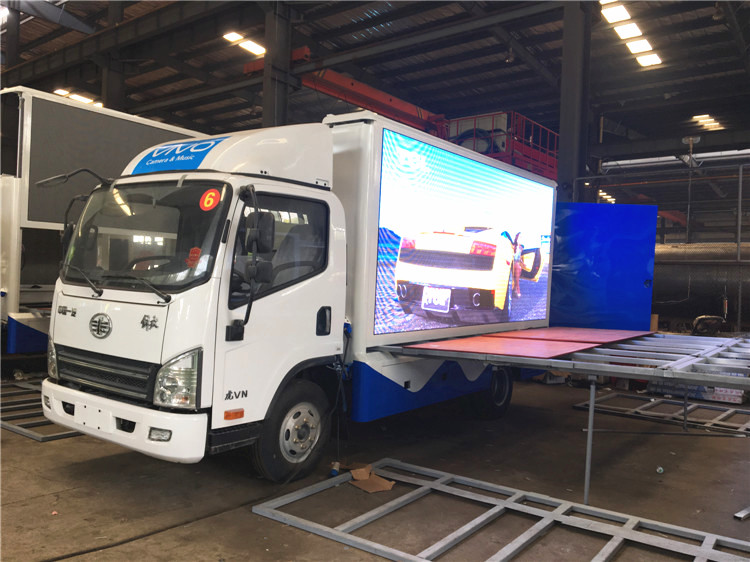 FAW 4x2 P5 LED Advertising Truck