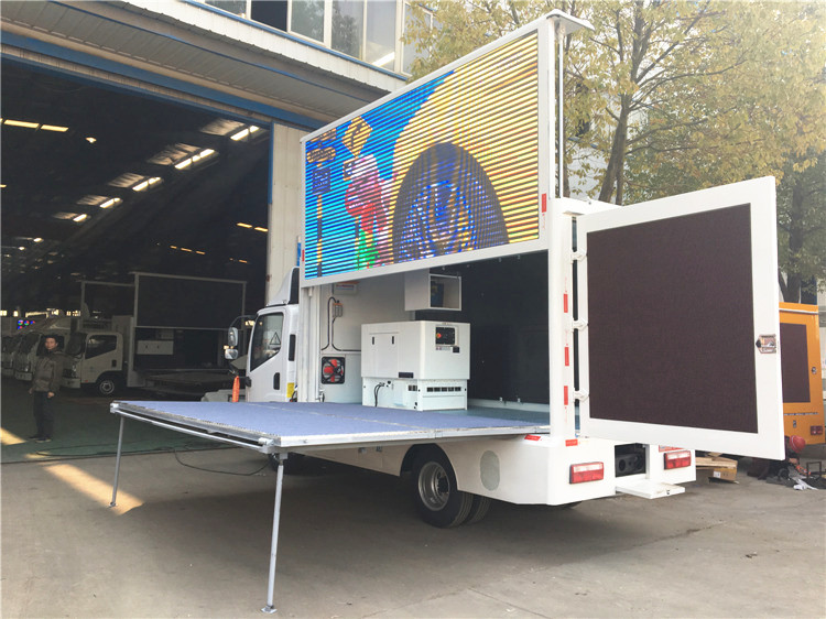 FAW 4x2 P5 LED Advertising Truck