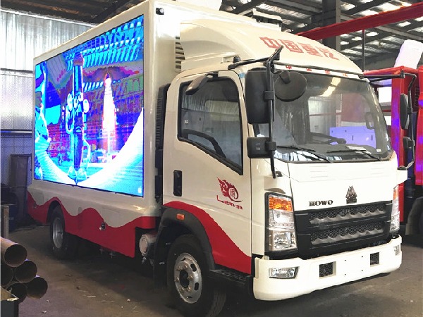 SINOTRUK HOWO 4x2 LED Advertising Truck