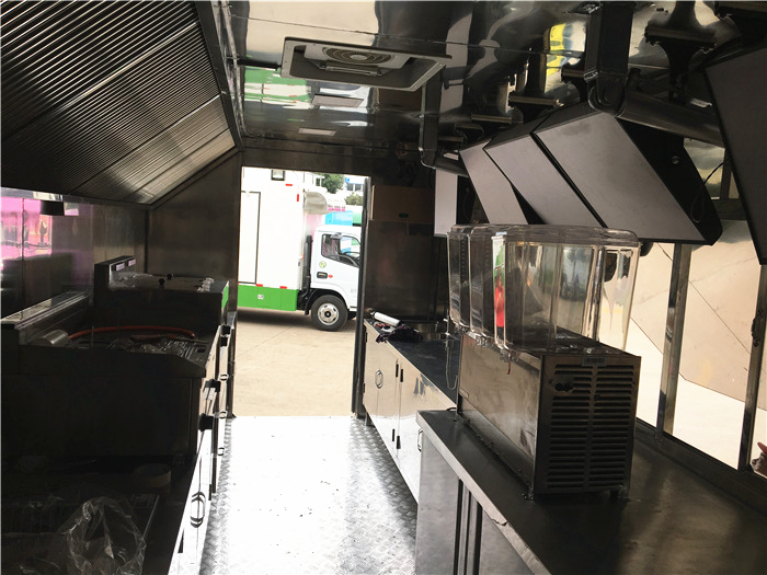 Dongfeng FRK 4x2 Mobile Food Truck