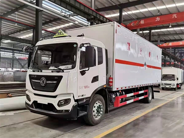 Dongfeng KR 4x2 6.6m Explosive Transport Truck