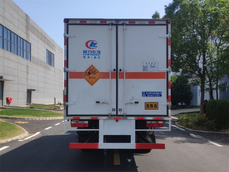 Dongfeng 4x2 5.2m Explosive  Transport Truck