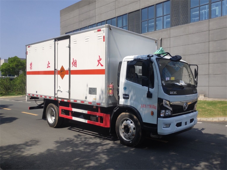 Dongfeng 4x2 5.2m Explosive  Transport Truck