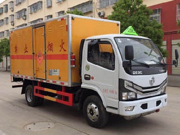 Dongfeng 4x2 4.1m Explosive Transport Truck