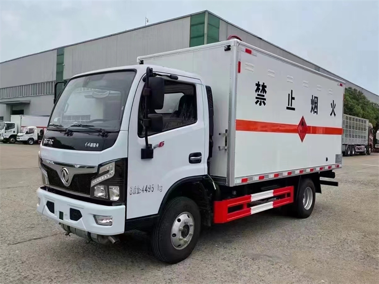Dongfeng 4x2 4.1m Explosive Transport Truck