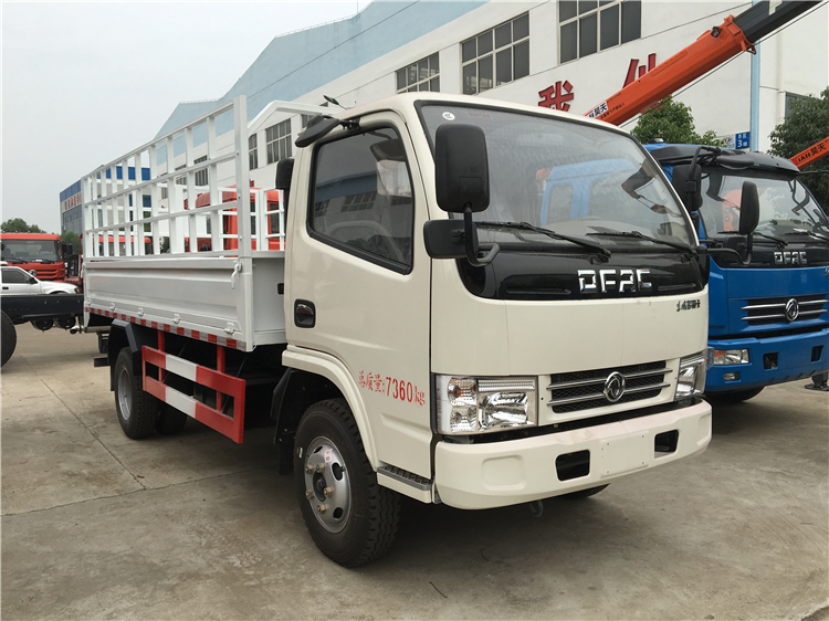 Dongfeng FRK 4x2 3-4T Cows Transport Cargo Truck