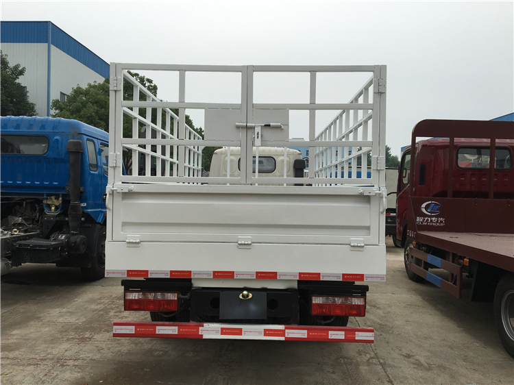 Dongfeng FRK 4x2 3-4T Cows Transport Cargo Truck