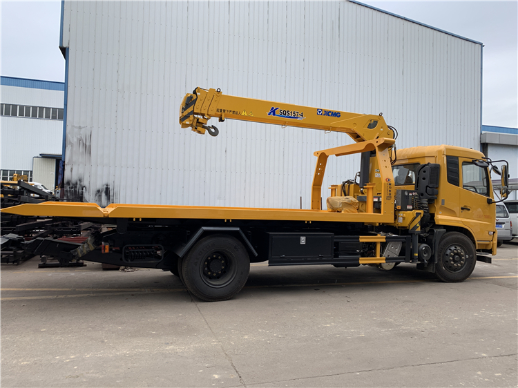 Dongfeng KR 4x2 8T Flatbed Wrecker Truck With Crane