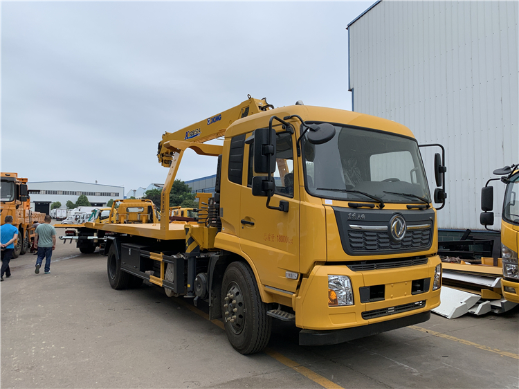 Dongfeng KR 4x2 8T Flatbed Wrecker Truck With Crane