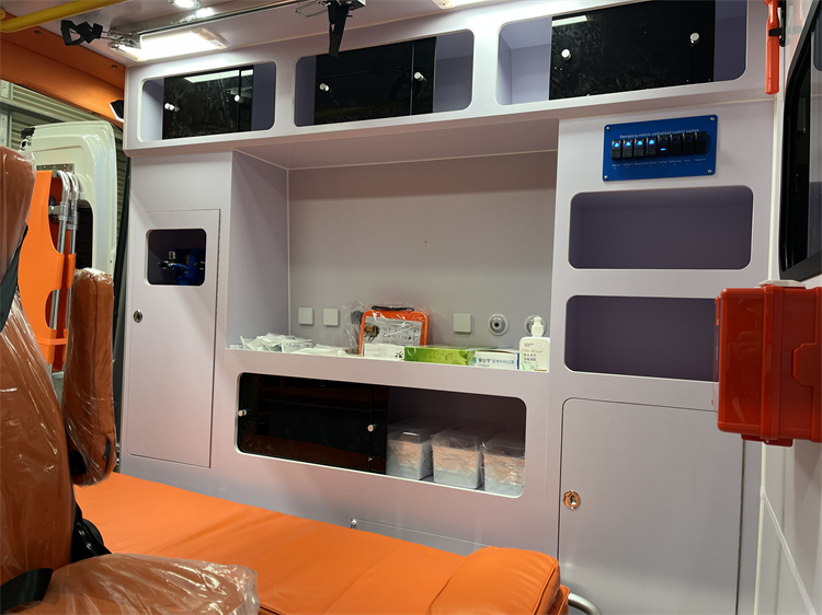IVECO Daily 4x2 Monitoring Ambulance Car