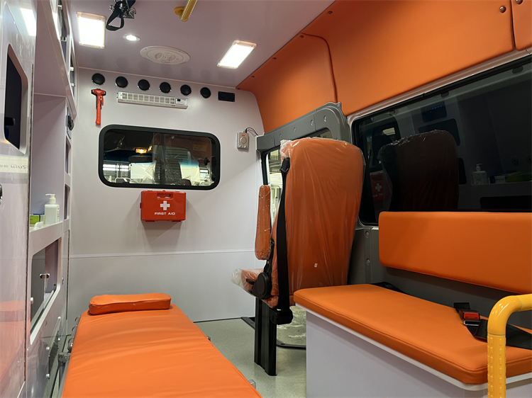 IVECO Daily 4x2 Monitoring Ambulance Car