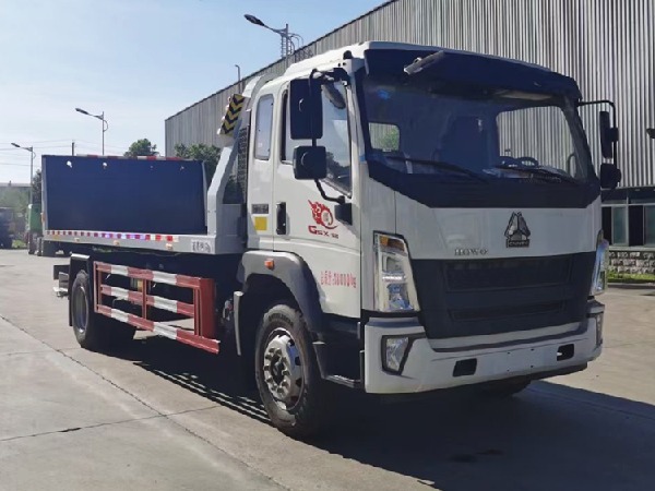 SINOTRUK HOWO 4x2 8T Flatbed Tow Truck