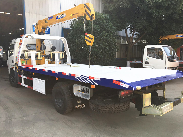 Dongfeng DLK 4x2 Wrecker Truck With Crane