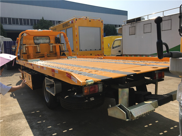 ISUZU 4x2 4T Flatbed Wrecker Tow Truck