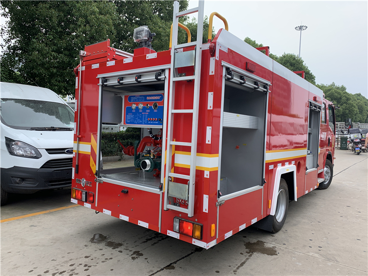 ISUZU 4x2 4000L Water  Foam Fire Fighting Truck