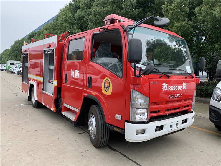 ISUZU 4x2 4000L Water  Foam Fire Fighting Truck