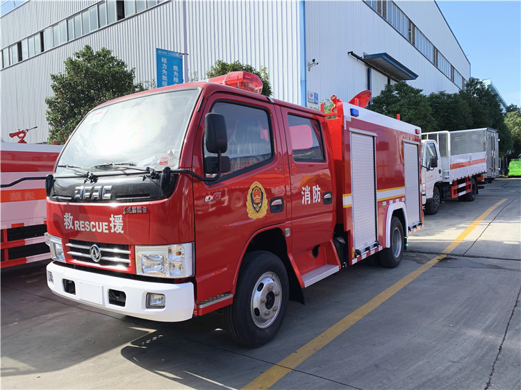 Dongfeng 4x2 3000L Fire Engine Water Fire Truck