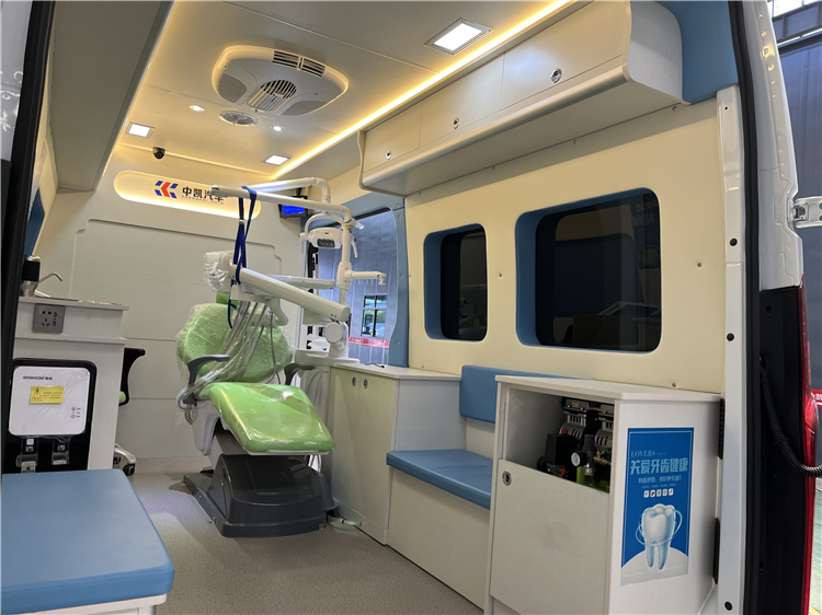 SAIC MAXUS 4x2 Mobile Dental Clinic Car