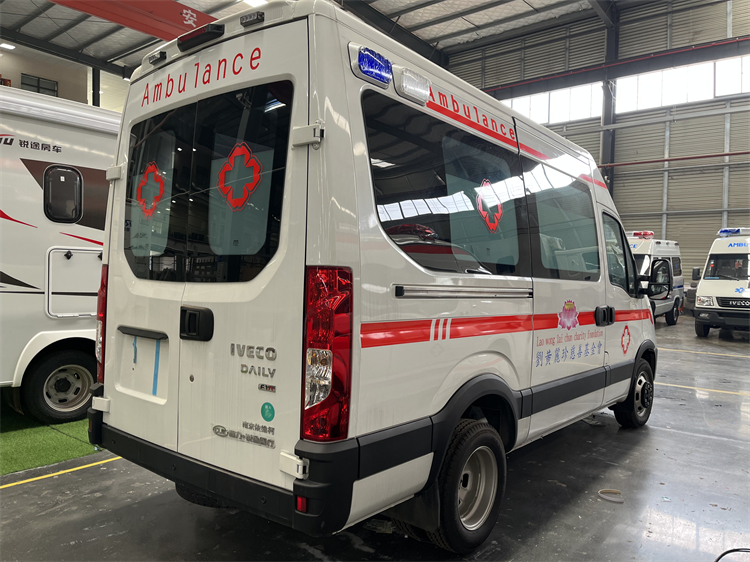 IVECO DAILY 4x2 Mobile Medical Ambulance Car
