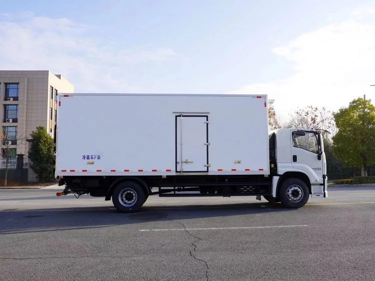 ISUZU GIGA 4X Freezer Truck 6.8M Refrigerator Van Truck 10-15 Tons