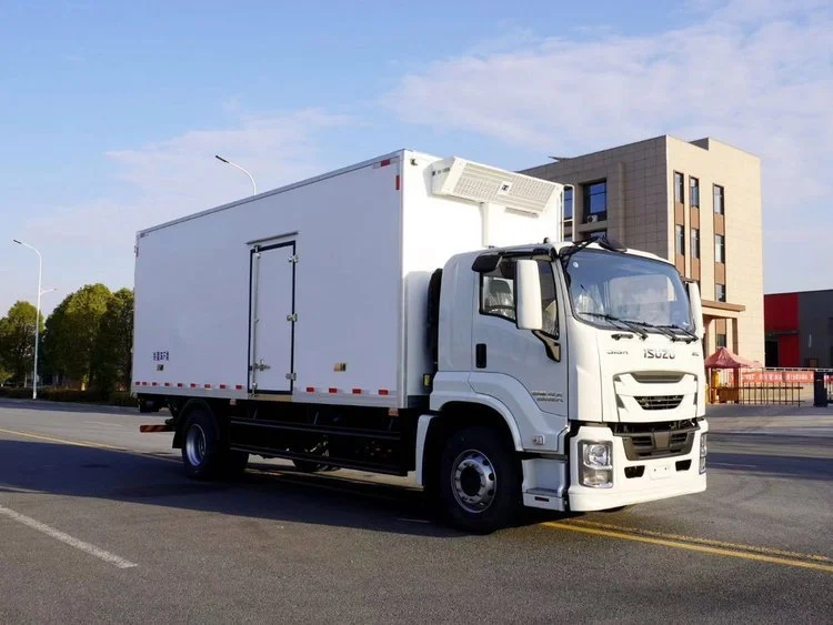 ISUZU GIGA 4X Freezer Truck 6.8M Refrigerator Van Truck 10-15 Tons