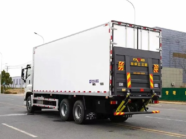 ISUZU GIGA 5X 6x4 20 Tons Refrigerated Van Truck