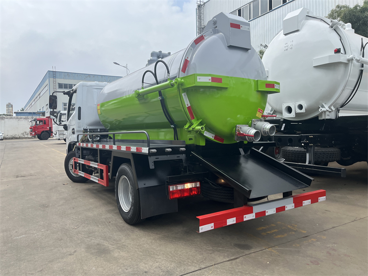 Dongfeng 4x2 3-4m3 Vacuum Truck