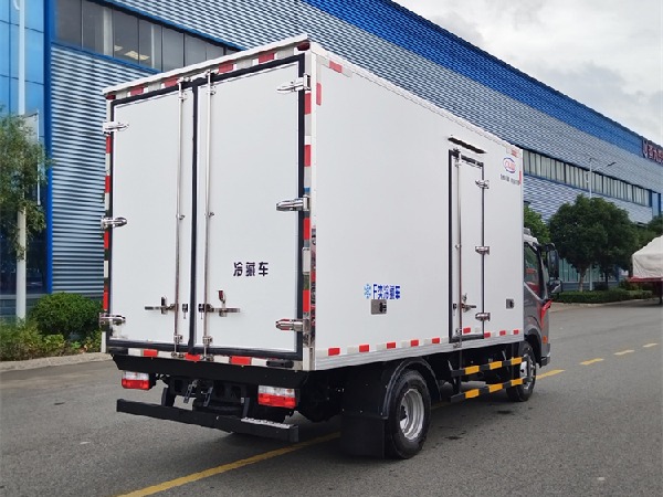 DFAC XingYun 4x2 5T Refrigerated Truck