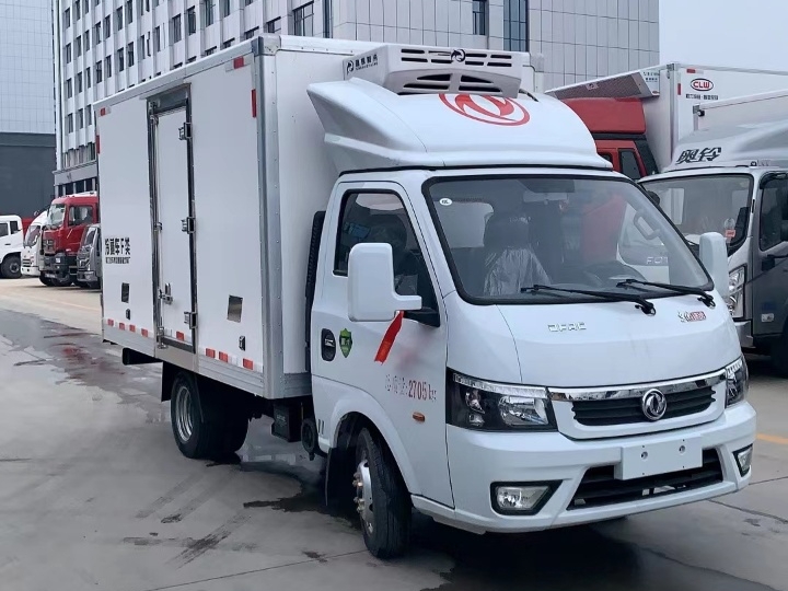 DFAC TUYI 3.5M 4x2 Mini Refrigerated Truck