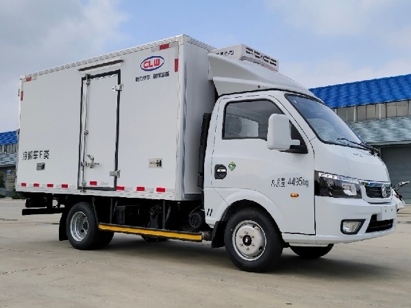 DFAC TUYI 3.5M 4x2 Mini Refrigerated Truck