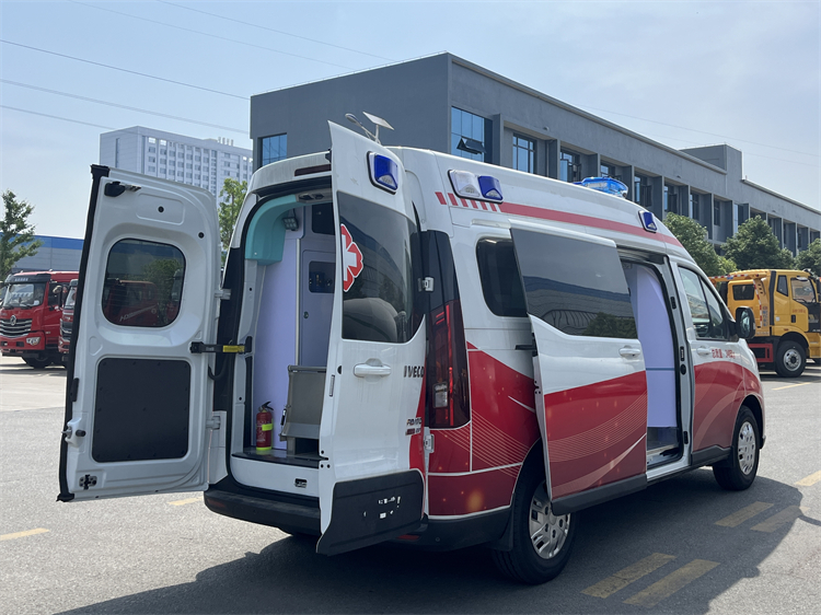 IVECO Fidato 4X2 Diesel Type Monitoring Ambulance