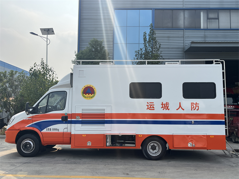 IVECO 4x2 Meal Supply Car Mobile Kitchen Restaurant Fast Food Truck