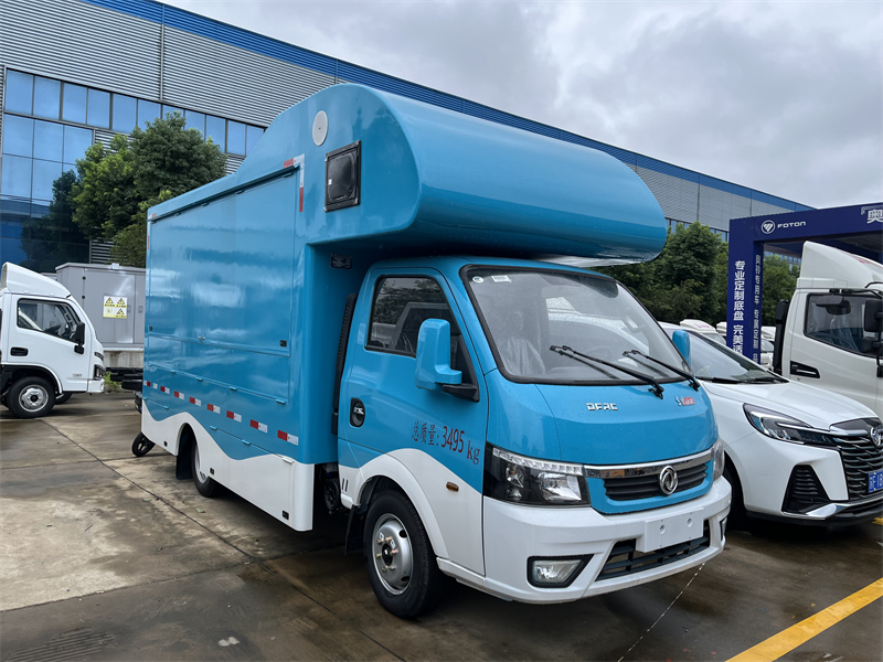 Dongfeng 4x2 Small Food Truck Large Space Mobile BBQ Fast Food Vending Cart