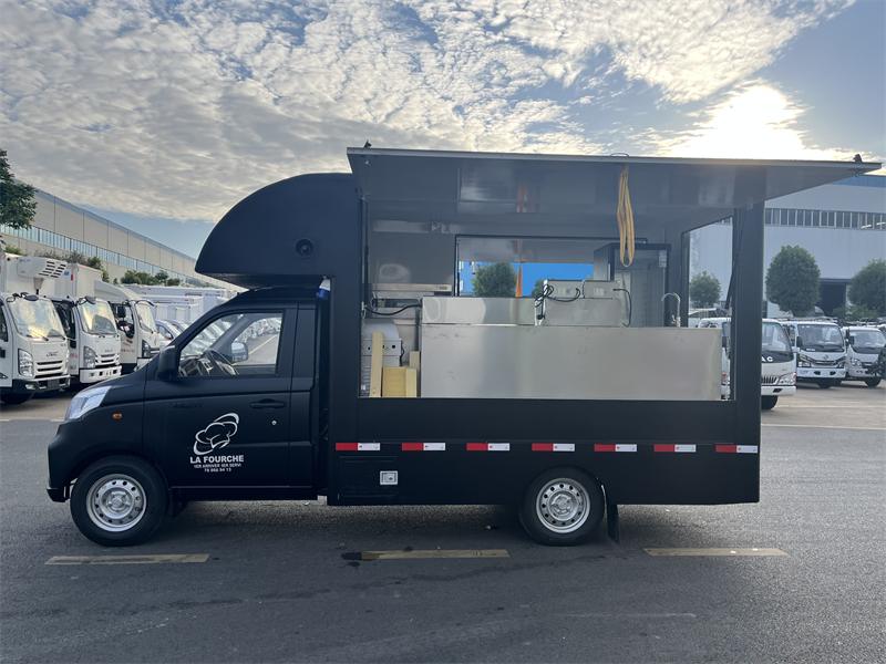 FOTON V1 Mobile Food Van Catering Truck 4x2 Mini Food Shop BBQ Food Truck