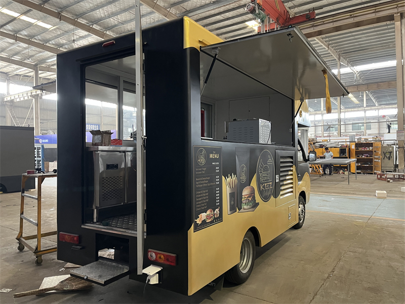 Foton 4x2 RHD Mini Outdoor Mobile Coffee Cart Restaurant BBQ Food Truck