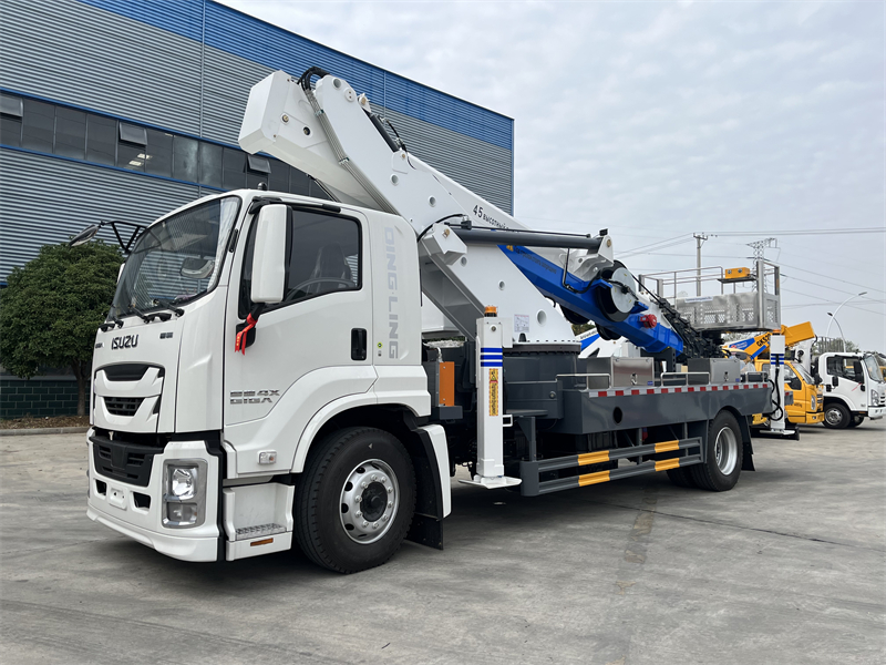 ISUZU GIGA 4x2 45m Aerial Lift Truck Hydraulic Telescopic Boom Bucket Platform