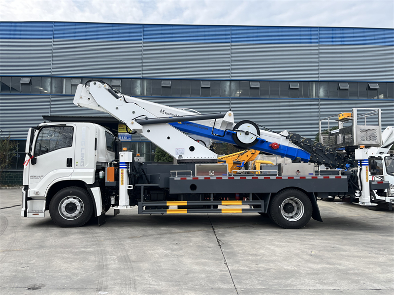 ISUZU GIGA 4x2 45m Aerial Lift Truck Hydraulic Telescopic Boom Bucket Platform