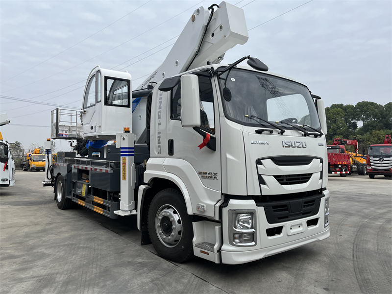 ISUZU GIGA 4x2 45m Aerial Lift Truck Hydraulic Telescopic Boom Bucket Platform