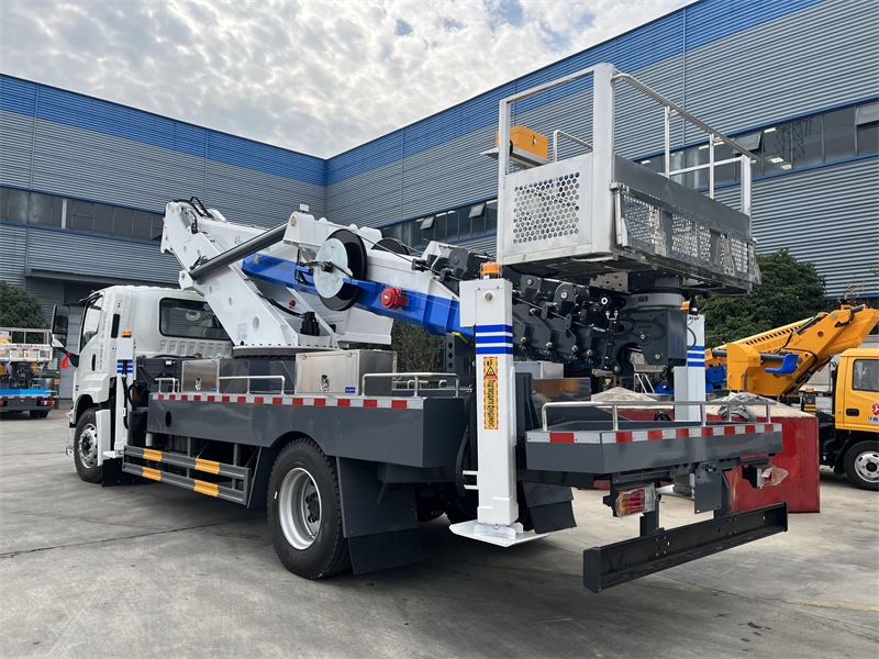 ISUZU GIGA 4x2 45m Aerial Lift Truck Hydraulic Telescopic Boom Bucket Platform