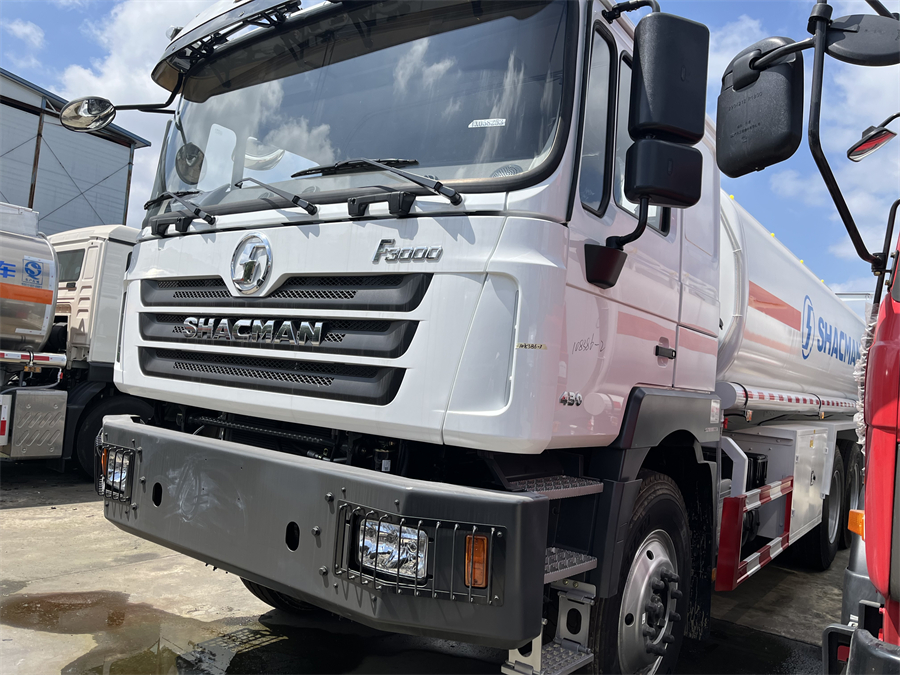 Shacman F3000 6x4 Oil Transport Truck 20-25m3 Oil Tanker Fuel Tanker Truck