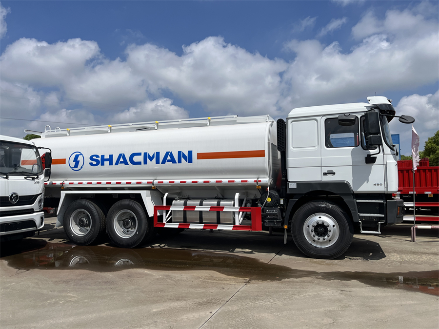 Shacman F3000 6x4 Oil Transport Truck 20-25m3 Oil Tanker Fuel Tanker Truck