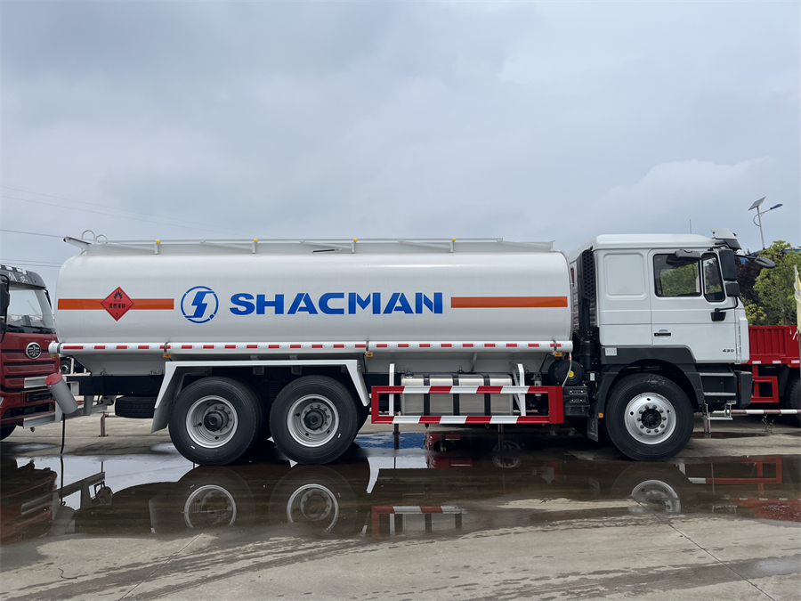 Shacman F3000 6x4 Oil Transport Truck 20-25m3 Oil Tanker Fuel Tanker Truck