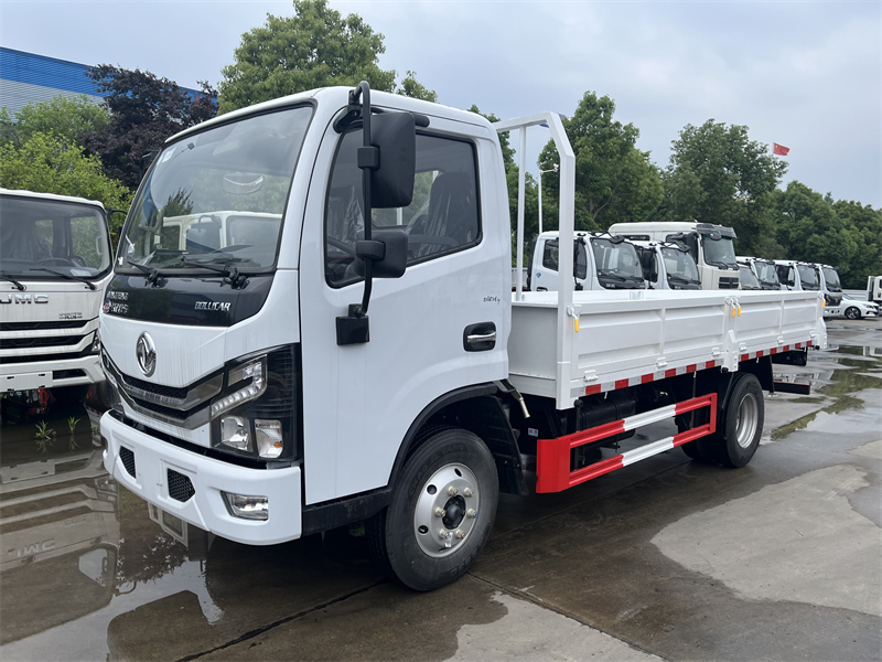 Dongfeng 4x2 Cargo Truck 3-5 Tons Flatbed Truck 4.2m Cargo Lorry Truck
