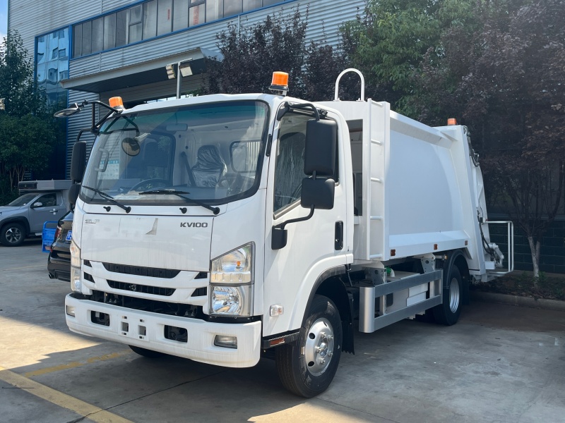 ISUZU KV100 4x2 Compactor Garbage Truck 6000 Liters Refuse Garbage Compactor Tru