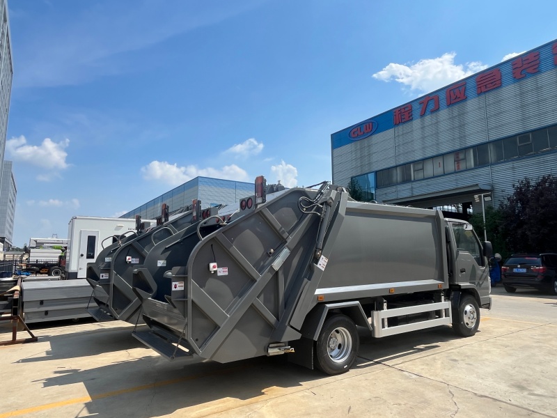 ISUZU 100P 5-6cbm Waste Compactor Truck 4x2 Compression Garbage Truck