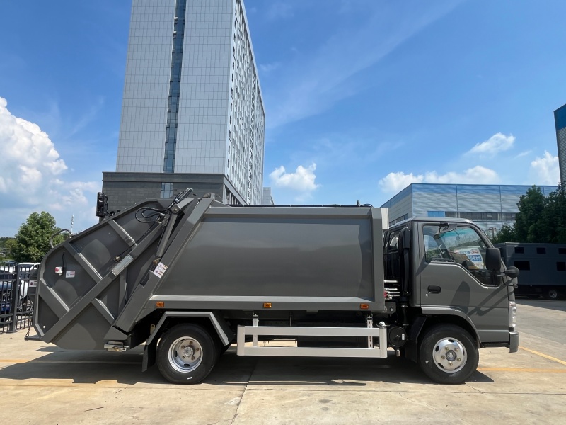 ISUZU 100P 5-6cbm Waste Compactor Truck 4x2 Compression Garbage Truck