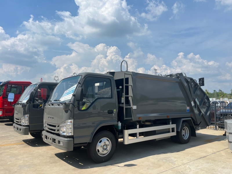 ISUZU 100P 5-6cbm Waste Compactor Truck 4x2 Compression Garbage Truck