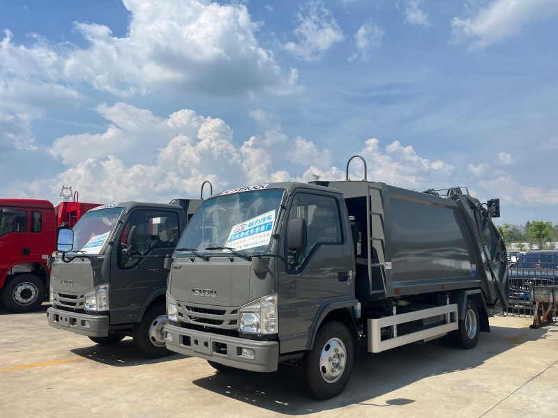 ISUZU 100P 5-6cbm Waste Compactor Truck 4x2 Compression Garbage Truck