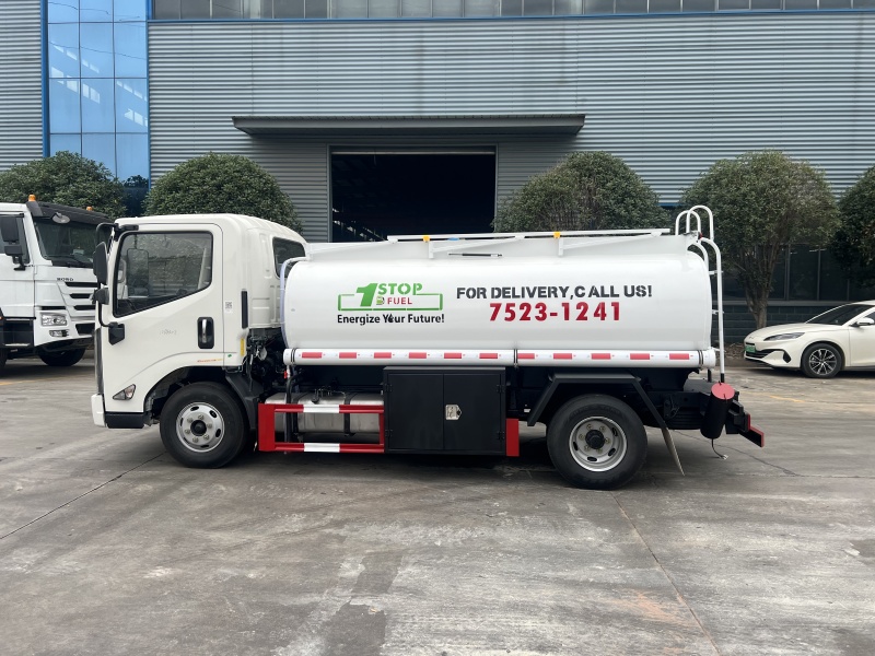 JMC T822 RHD 4x2 Fuel Tanker Truck 5000L Mobile Refueling Fuel Dispenser Truck
