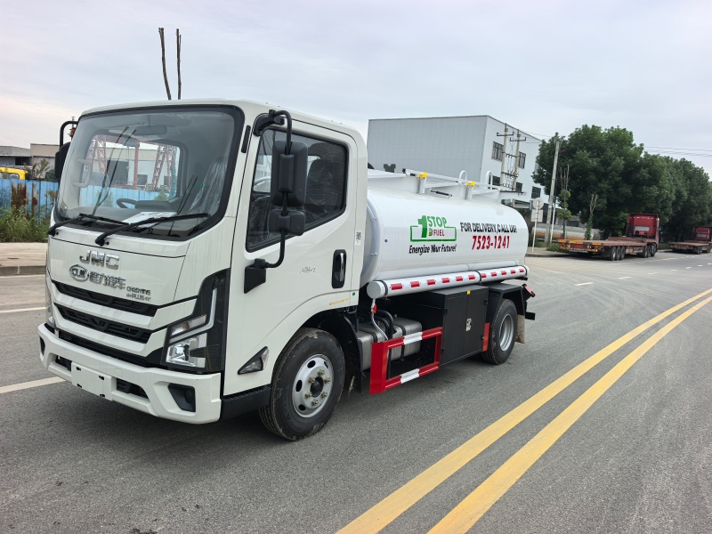 JMC T822 RHD 4x2 Fuel Tanker Truck 5000L Mobile Refueling Fuel Dispenser Truck